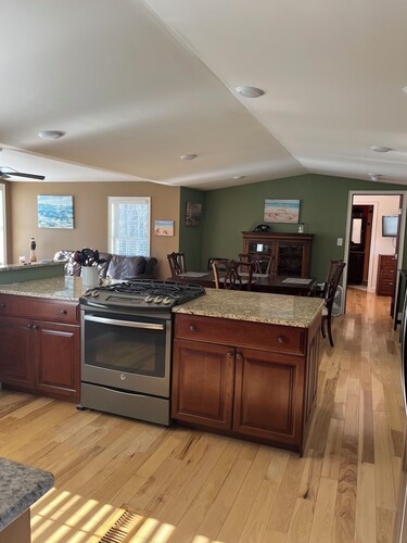 Cozy 2-bedroom house in nice Moneta with WiFi, AC,  privacy and convenience.