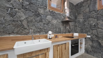 Refrigerador, horno, parrilla de estufa y cafetera y tetera