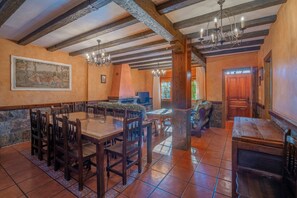 Dining - Country House 'Casa Villa Gomez' with Private Terrace, Private Garden and Wi-Fi (Santa Maria Del Campo)