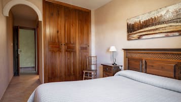 7 bedrooms, free WiFi, bed sheets