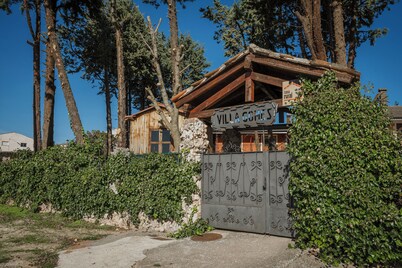 Country House 'Casa Villa Gomez' with Private Terrace, Private Garden and Wi-Fi