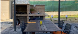 Outdoor dining - Holiday Home 'Can Dennis' with Private Pool, Wi-Fi and Air Conditioning (Sils)