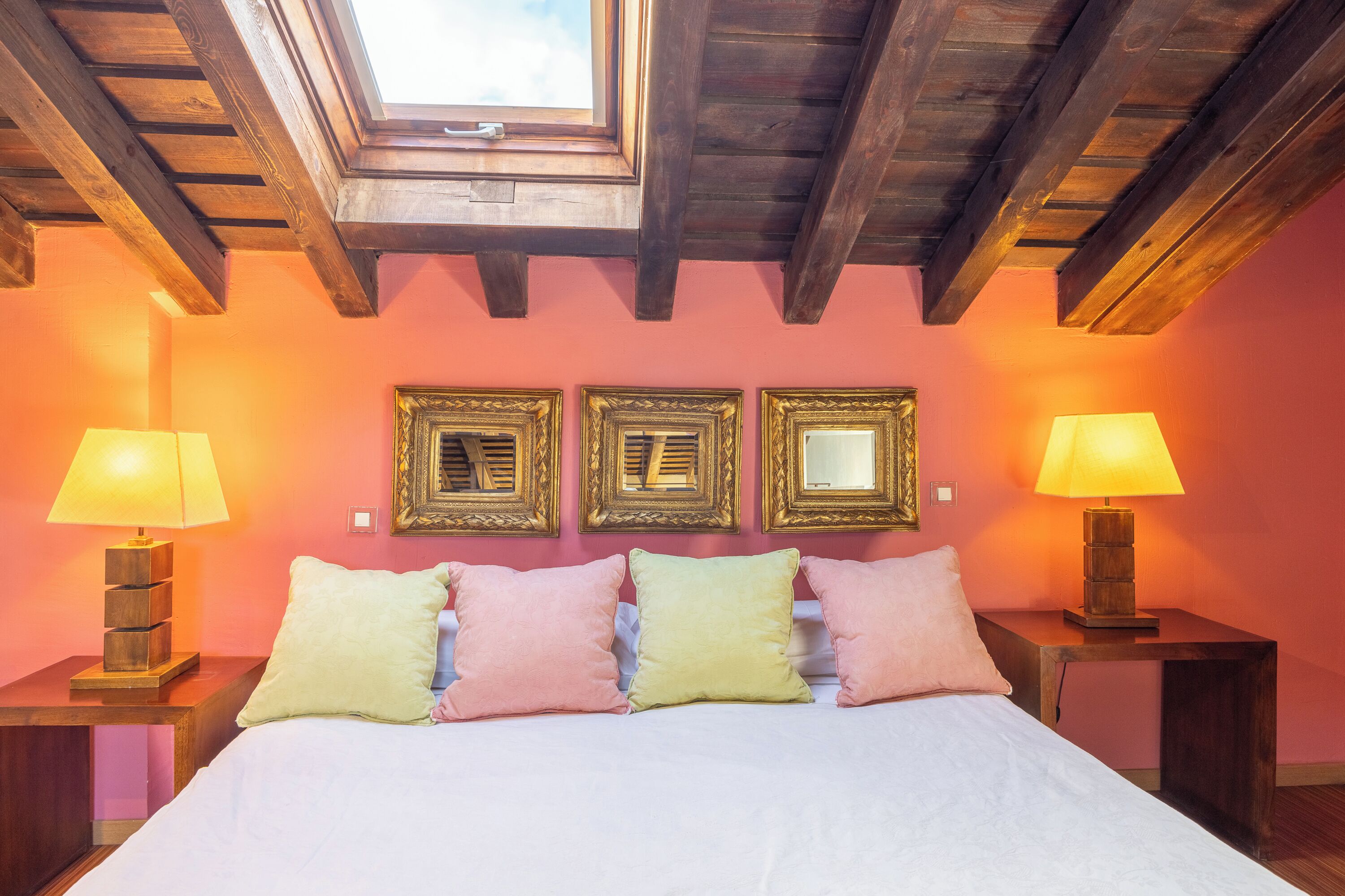 1 slaapkamer, een strijkplank/strijkijzer, gratis wifi, beddengoed