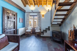 Interior - Apartment 'Alojamiento Taurus' with Balcony and Wi-Fi (Braojos de la Sierra)