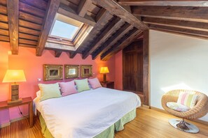 1 habitación, tabla de planchar con plancha, wifi gratis y ropa de cama 