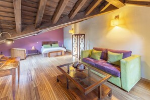 TV, fireplace, DVD player, stereo - Country House 'Alojamiento Perseus' with Mountain View, Balcony and Wi-Fi (Braojos de la Sierra)