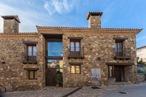 Country House 'Alojamiento Perseus' with Mountain View, Balcony and Wi-Fi