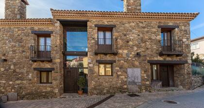 Country House 'Alojamiento Perseus' with Mountain View, Balcony and Wi-Fi