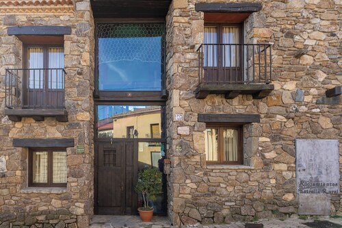 Country House 'Alojamiento Perseus' with Mountain View, Balcony and Wi-Fi