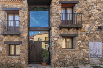 Country House 'Alojamiento Perseus' with Mountain View, Balcony and Wi-Fi