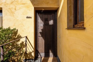 Exterior detail - Country House 'Alojamiento Perseus' with Mountain View, Balcony and Wi-Fi (Braojos de la Sierra)