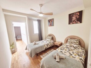 5 bedrooms, free WiFi, bed sheets - Holiday Home 'Oasis De Valencia' with Private Terrace, Wi-Fi and Air Conditioning (Valencia)