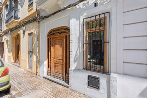 Exterior detail - Holiday Home 'Oasis De Valencia' with Private Terrace, Wi-Fi and Air Conditioning (Valencia)