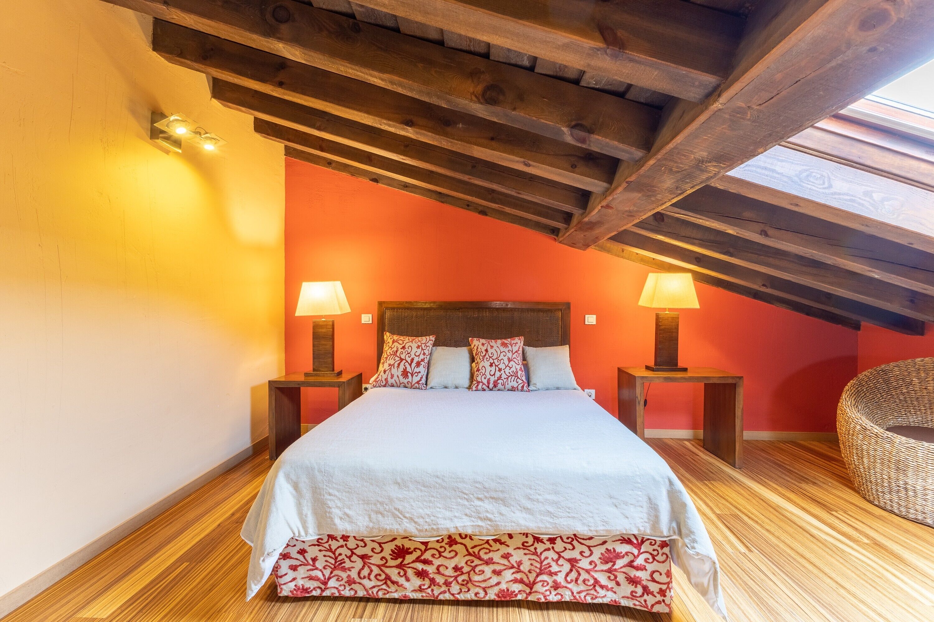 2 slaapkamers, een strijkplank/strijkijzer, gratis wifi, beddengoed