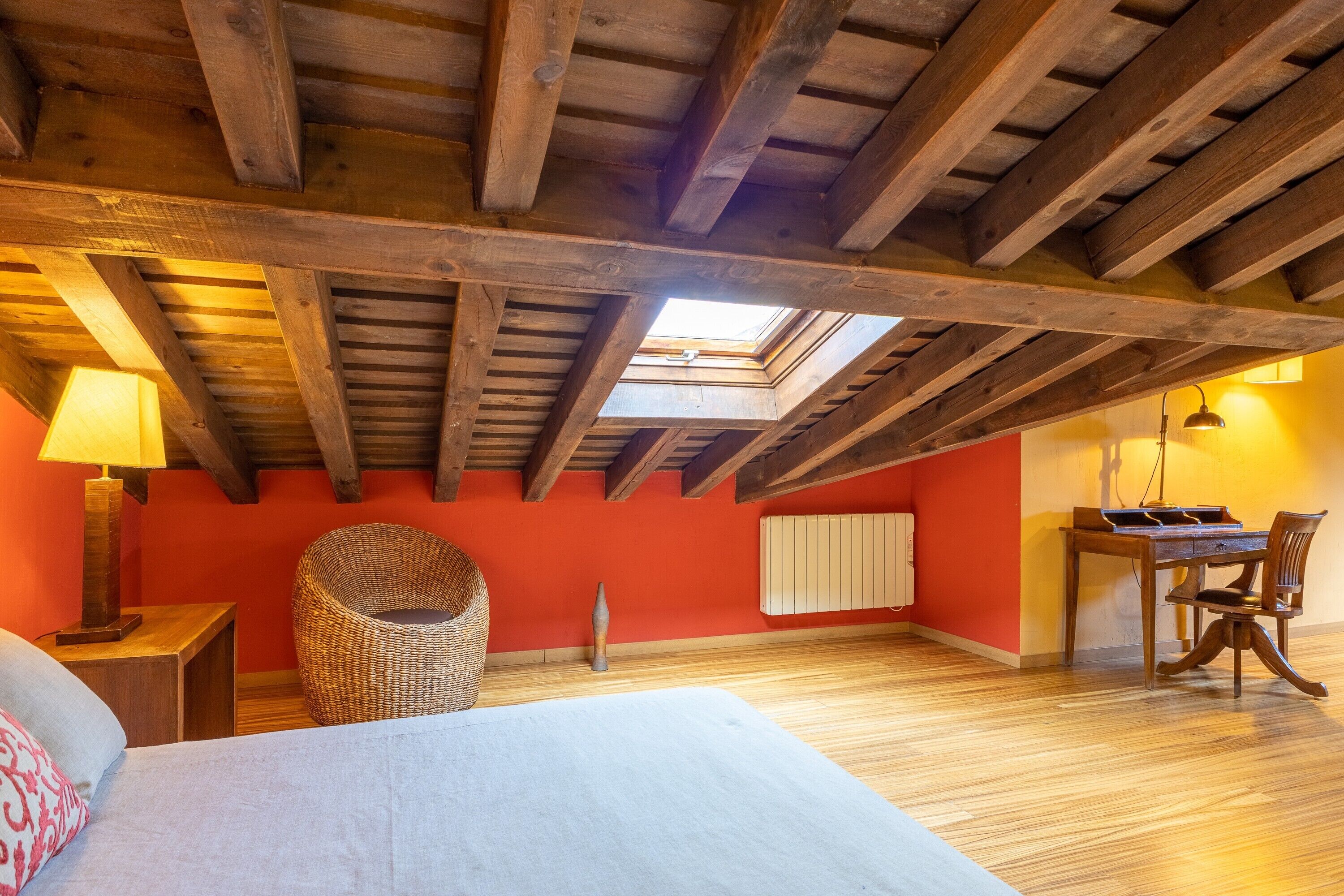 2 slaapkamers, een strijkplank/strijkijzer, gratis wifi, beddengoed