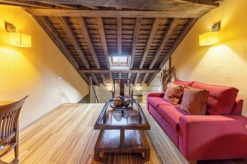 Country House 'Alojamiento Hercules' with Mountain View, Balcony and Wi-Fi