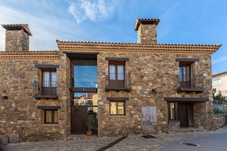 Exterior. Country House 'Alojamiento Hercules' with Mountain View, Balcony and Wi-Fi