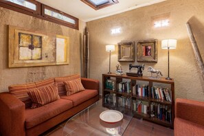 Interior - Country House 'Alojamiento Cepheus' with Mountain View and Wi-Fi (Braojos de la Sierra)