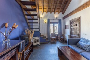 Fernseher, Kamin, DVD-Player, Stereoanlage