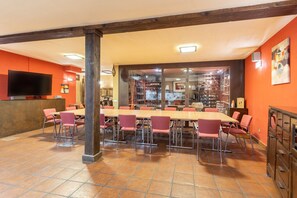 Dining - Country House 'Alojamiento Casiopea' with Mountain View and Wi-Fi (Braojos de la Sierra)