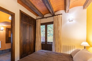 1 slaapkamer, een strijkplank/strijkijzer, gratis wifi, beddengoed