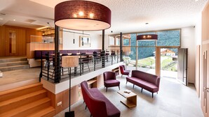 A modern interior with a staircase, seating area, and a view of the outdoors. - Apartment 'Villa Solinda App Vivaldi' with Mountain View, Private Terrace and Wi-Fi (Selva)