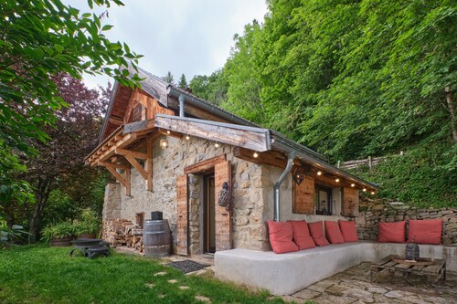 Maison de vacances 'L'atelier M' avec vue sur la montagne, terrasse privée et jardin privé