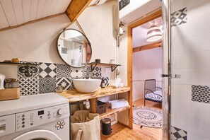 Douche, serviettes fournies