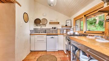 KylskÄp, ugn, spishÀll och diskmaskin