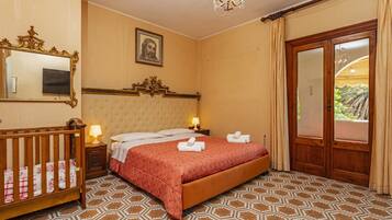 7 bedrooms, iron/ironing board, free WiFi, bed sheets