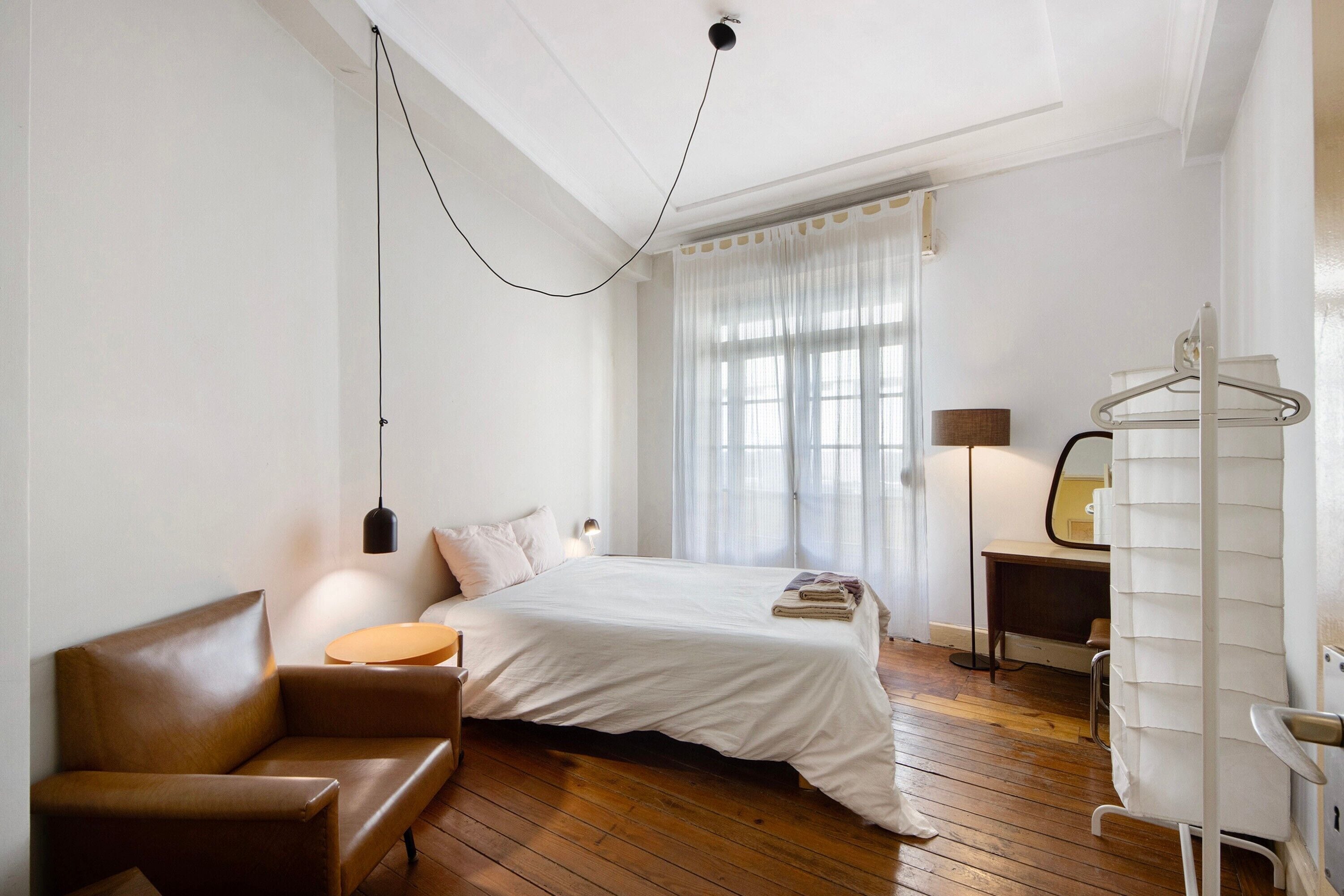 4 dormitorios, tabla de planchar con plancha, wifi gratis y ropa de cama