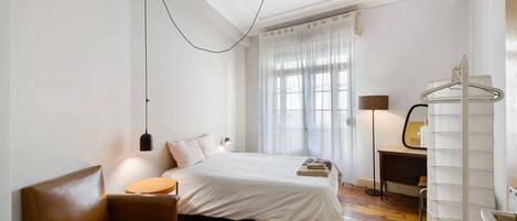 4 dormitorios, tabla de planchar con plancha, wifi gratis y ropa de cama
