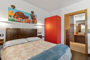 1 bedroom, free WiFi, bed sheets, wheelchair access - Apartment 'L De Alborada Del Eo' with Mountain View, Private Terrace and Wi-Fi (Villameitide)