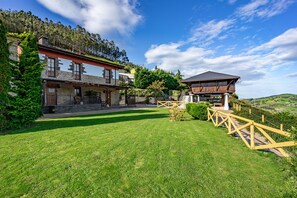 Exterior - Apartment 'L De Alborada Del Eo' with Mountain View, Private Terrace and Wi-Fi (Villameitide)