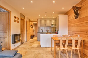 Interior - Apartment 'Résidence 17' with Mountain View and Balcony (Les Deux Alpes)