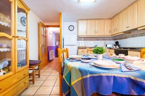 Dining - Country House 'Casa Lino' with Mountain View, Private Terrace and Wi-Fi (Culla)