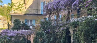 Country House 'De Maître Du Domaine Des Lys' with Mountain View, Terrace and Wi-Fi