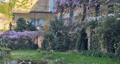 Country House 'De Maître Du Domaine Des Lys' with Mountain View, Terrace and Wi-Fi