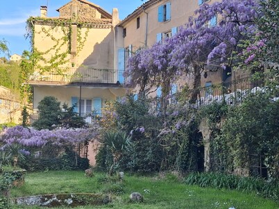 Country House 'De Maître Du Domaine Des Lys' with Mountain View, Terrace and Wi-Fi