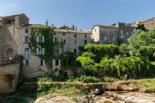 Landhaus 'De Maître Du Domaine Des Lys' mit Bergblick, Terrasse und Wi-Fi