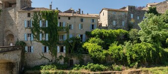 Country House 'De Maître Du Domaine Des Lys' with Mountain View, Terrace and Wi-Fi
