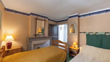 12 bedrooms, free WiFi, bed sheets