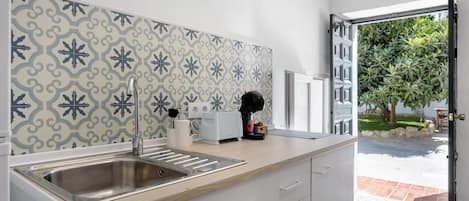 Coffee/tea maker, fridge, microwave, toaster