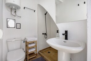 Een douche, handdoeken
