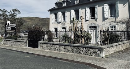 Gßte dans demeure ancienne "Etape En Barétous" avec terrasse privée, jardin privé et Wi-Fi