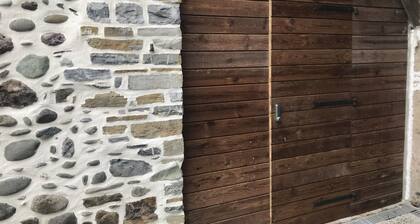 Gßte dans demeure ancienne "Etape En Barétous" avec terrasse privée, jardin privé et Wi-Fi