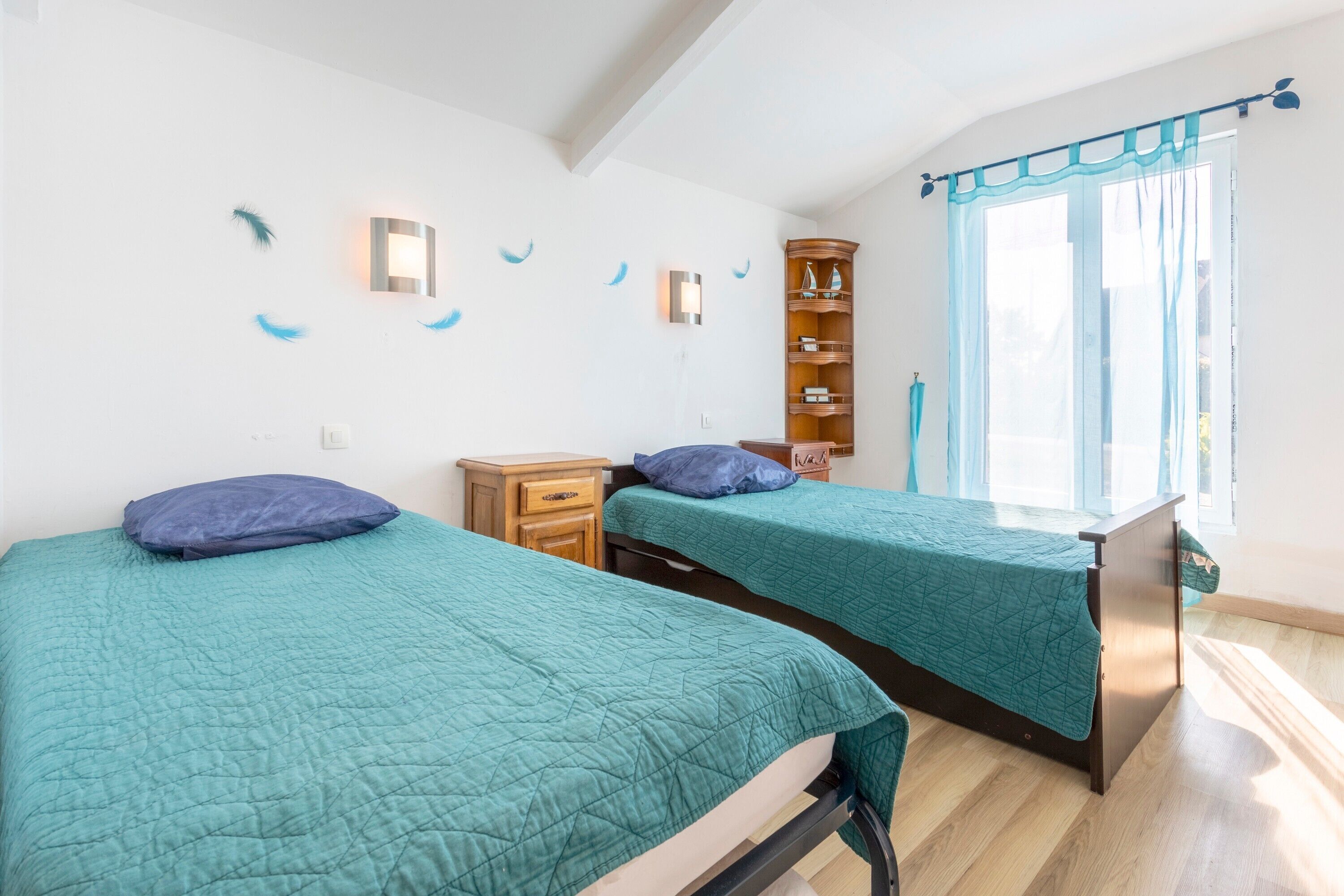 5 bedrooms, iron/ironing board, free WiFi, bed sheets