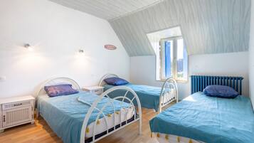 5 Schlafzimmer, Bügeleisen/Bügelbrett, kostenloses WLAN, Bettwäsche