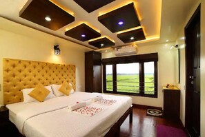 3 chambres, fer et planche à repasser, Wi-Fi, draps fournis