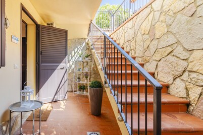 Apartment 'La Casa Di Alina Mondello' with Private Garden, Wi-Fi and Air Conditioning